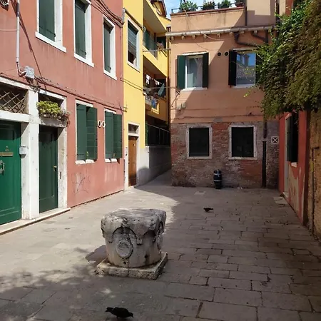 Casa Gialla Gæstehus *